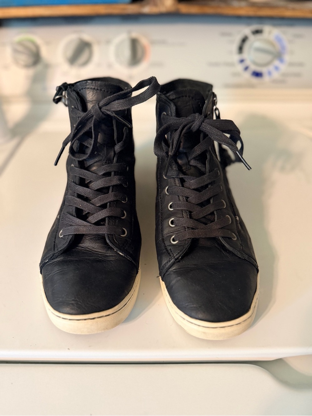 UGG Australia Blaney Black Leather High Top Sneakers Side Zip Tassel Women’s